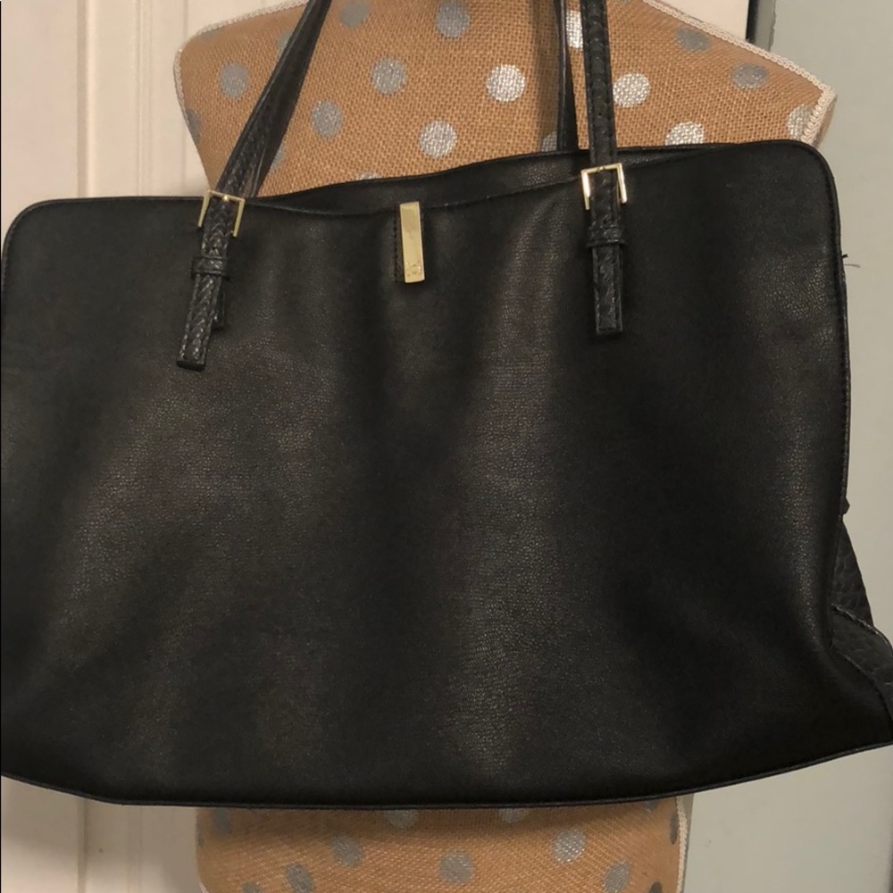 Great bag for work and to hold a tablet / laptop